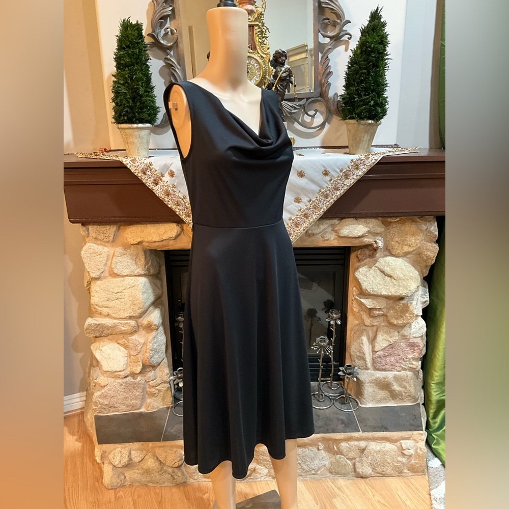 Elegant Black Sleeveless Dress 9/10